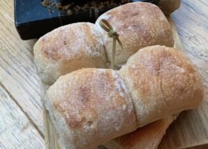 Breekbrood Met Truffel-hazelnoot Boter (voor 2 Personen)
